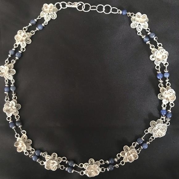 Jewelry - Silver filagree flower choker